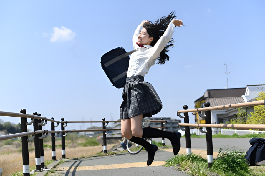 いきいきと通信制高校に通う女子高生