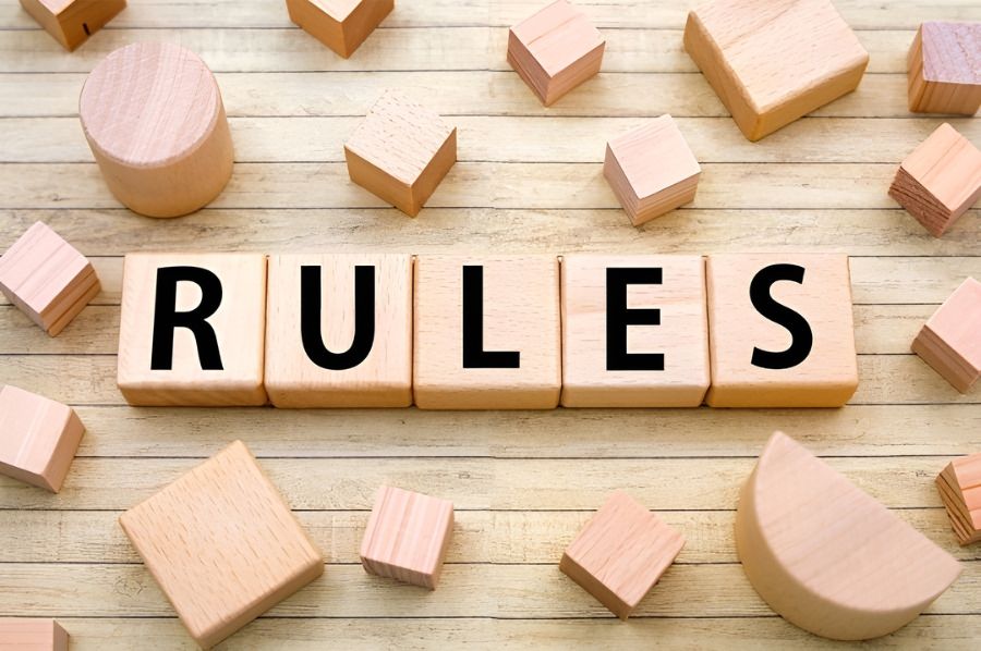 RULESと書かれた積み木